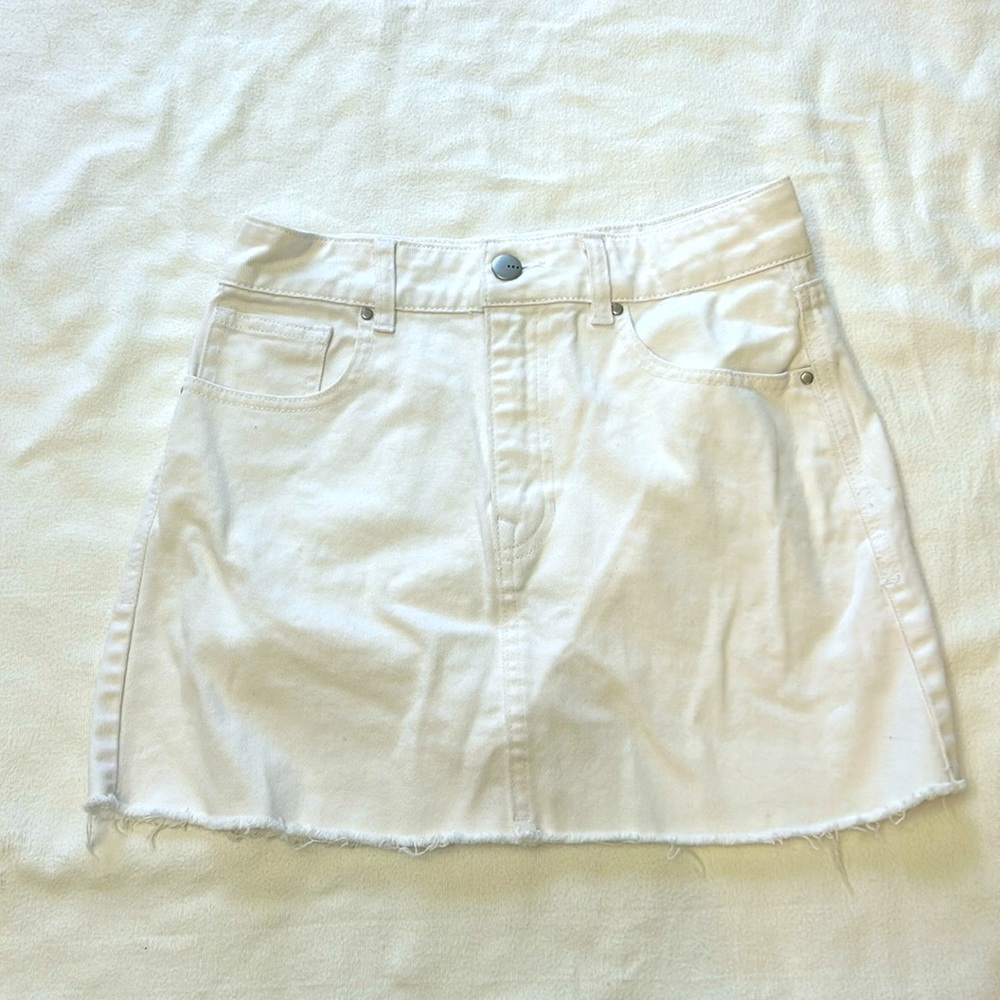 TGLA stretch white denim rough edge mini skirt